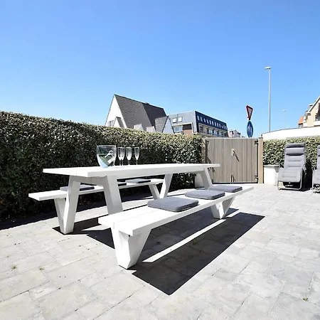 Near Ostend Apartamento